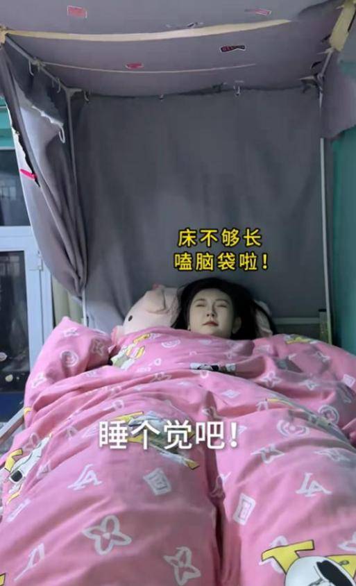 女孩身高2米26貌美如花，妈妈天天发愁：白长这么漂亮，没人敢追